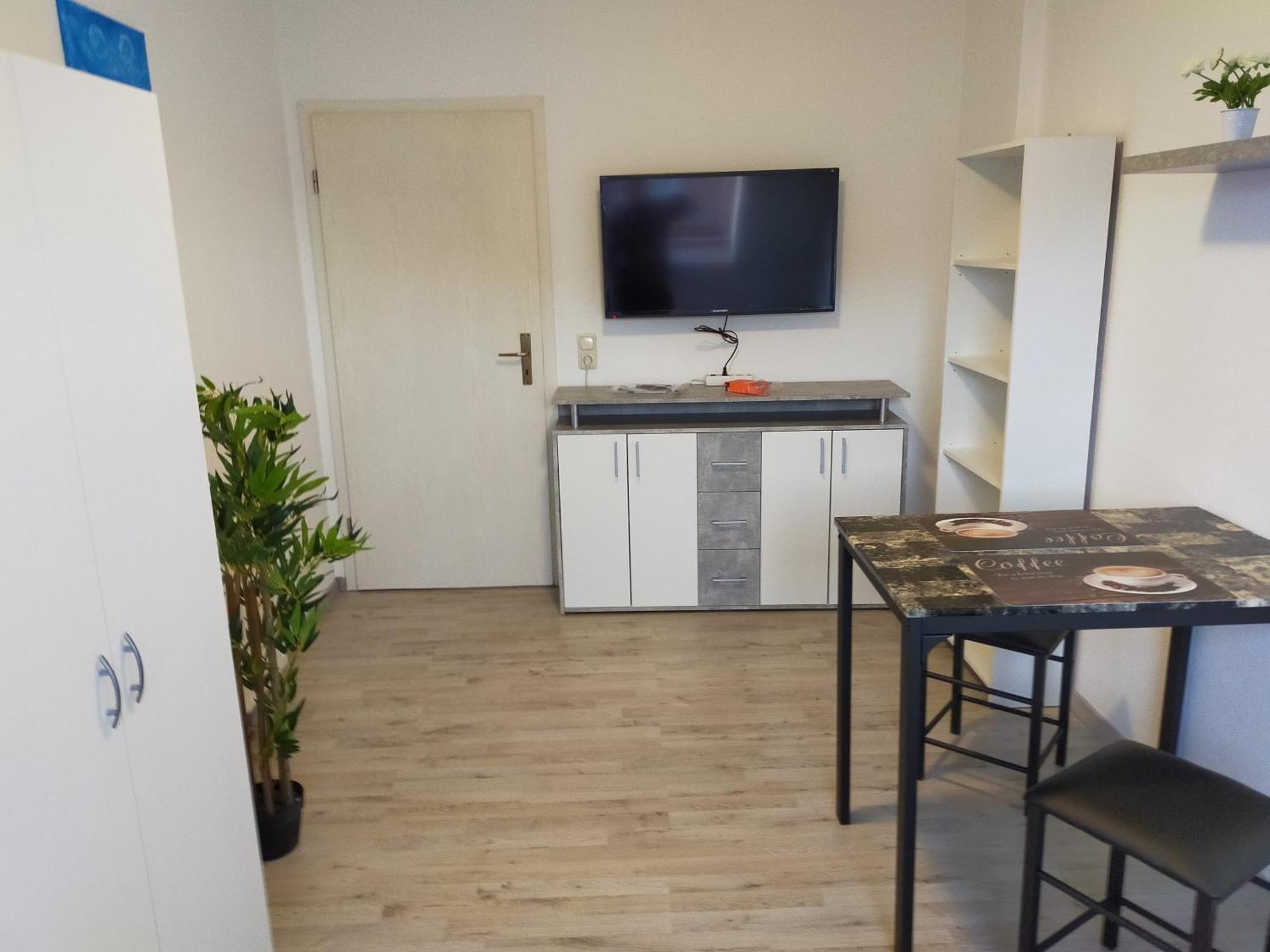 Flex Aparts - Grosse, Moeblierte Wohnung In Zwickau Mit 2 Zimmern Екстер'єр фото