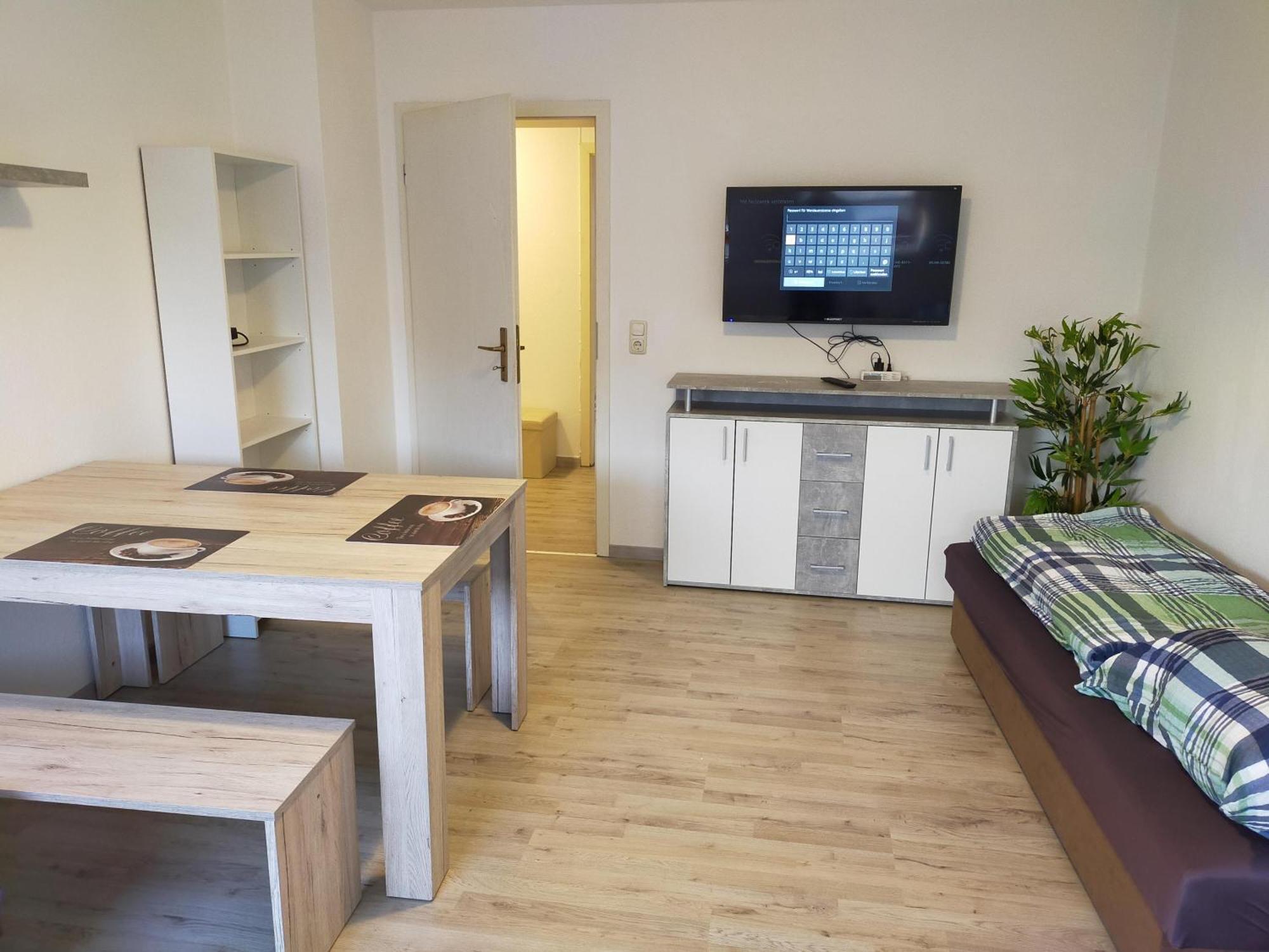 Flex Aparts - Grosse, Moeblierte Wohnung In Zwickau Mit 2 Zimmern Екстер'єр фото